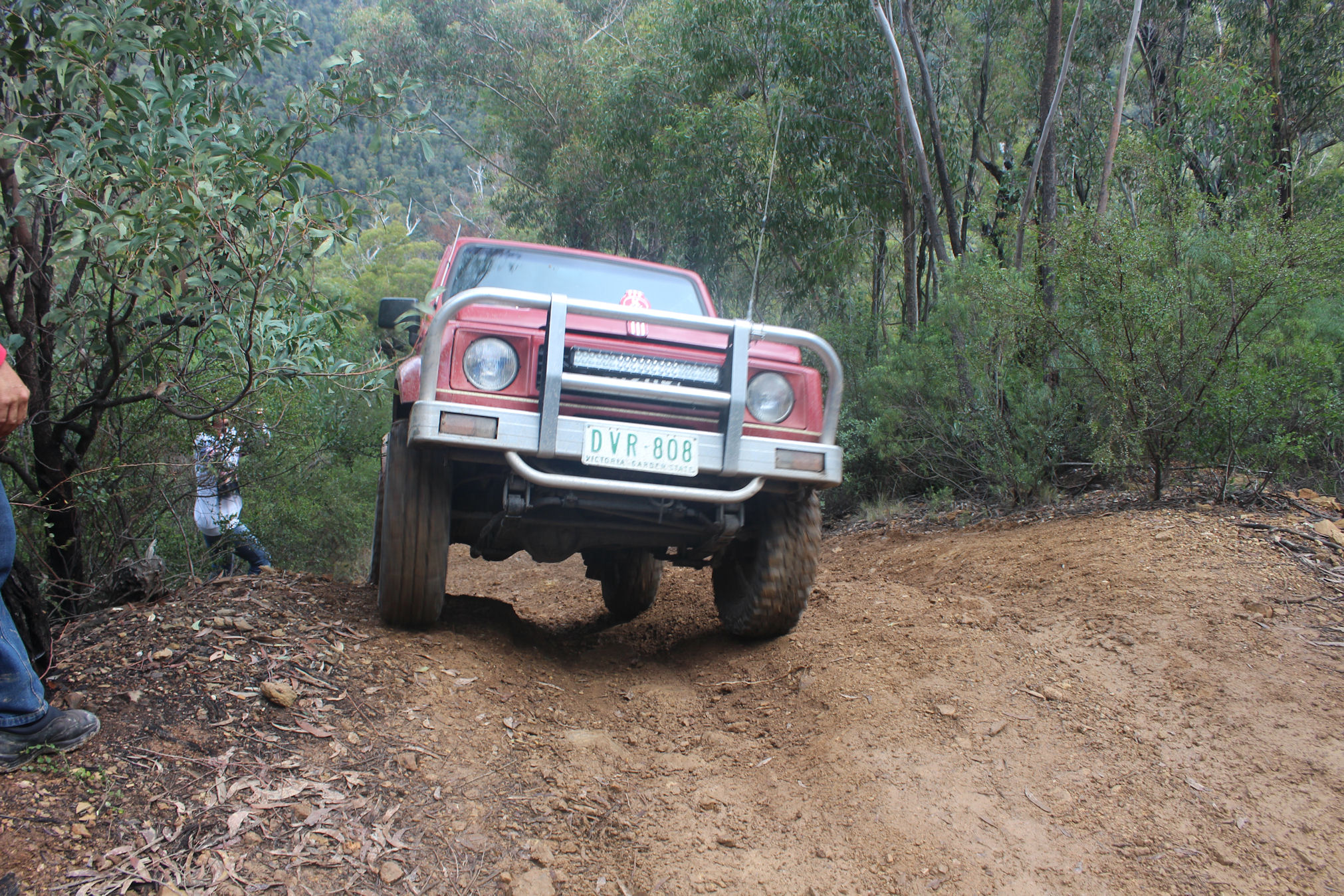 red-suzuki-making-the-climb